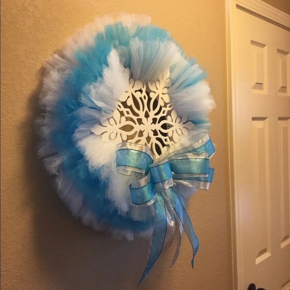 Christmas Tulle Wreath - Picture 2 of 3